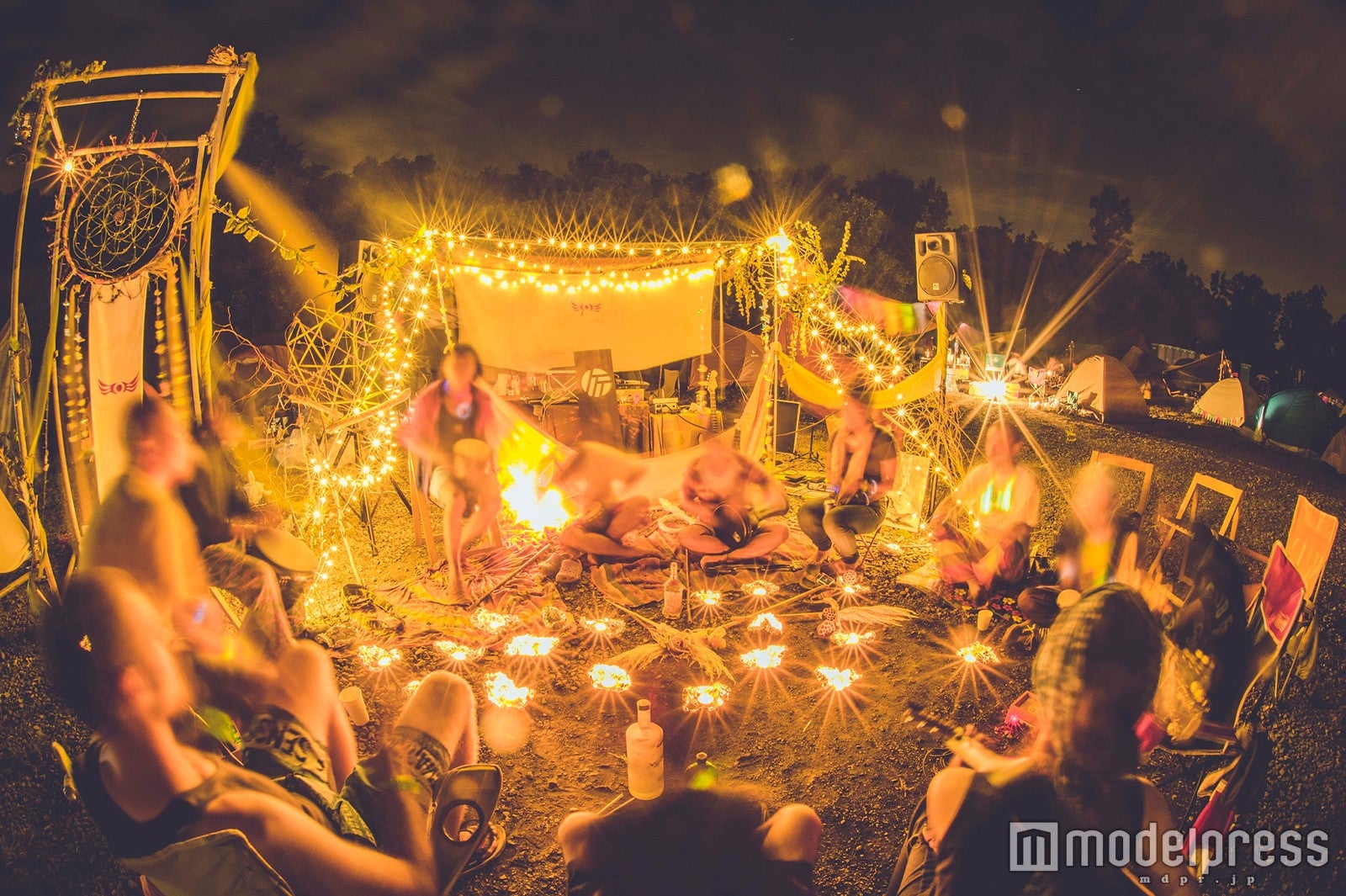 バーなど参加者同士の憩いの場も自分たちで創出／画像提供：バーニングジャパン