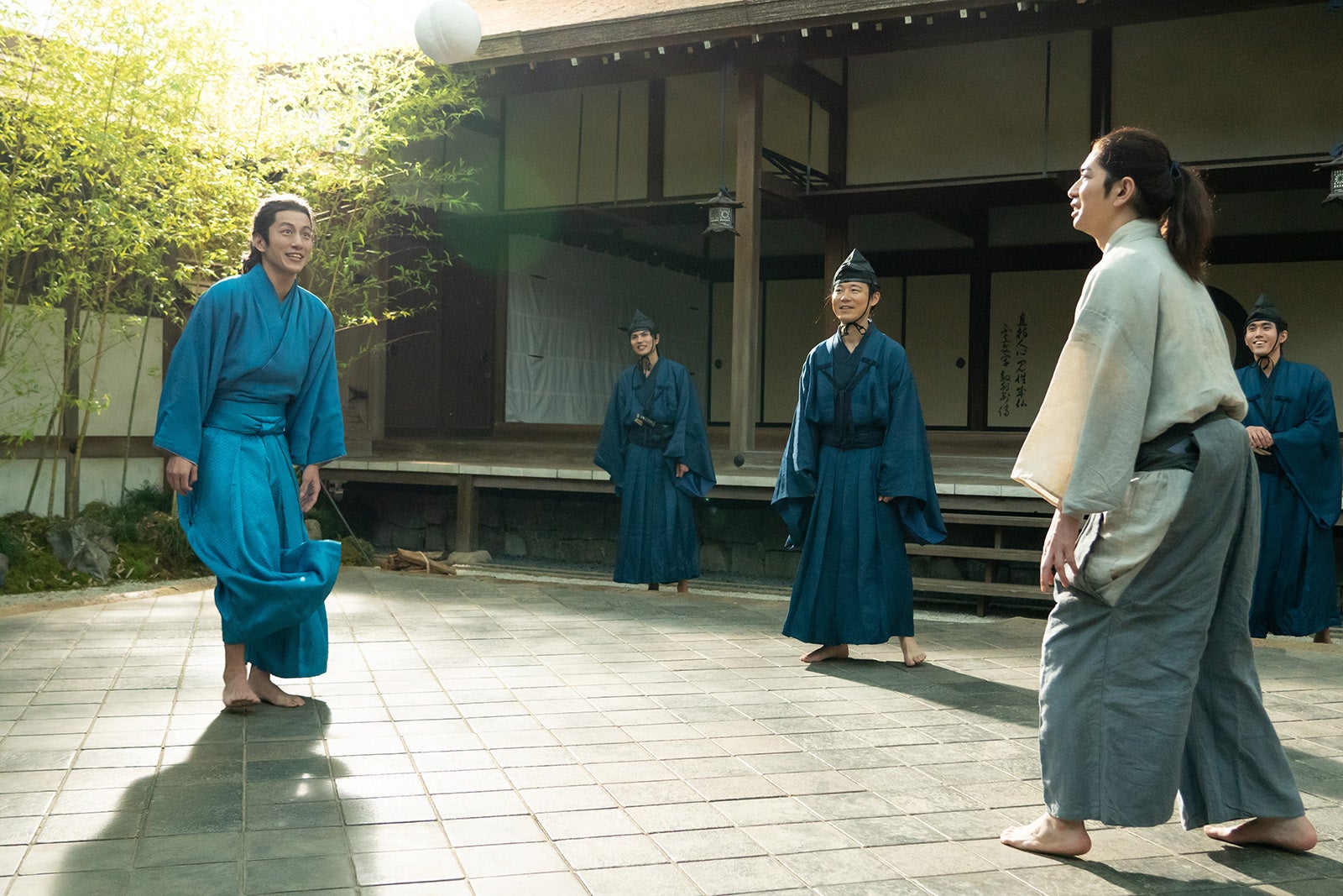 溝端淳平、松本潤ら （C）NHK