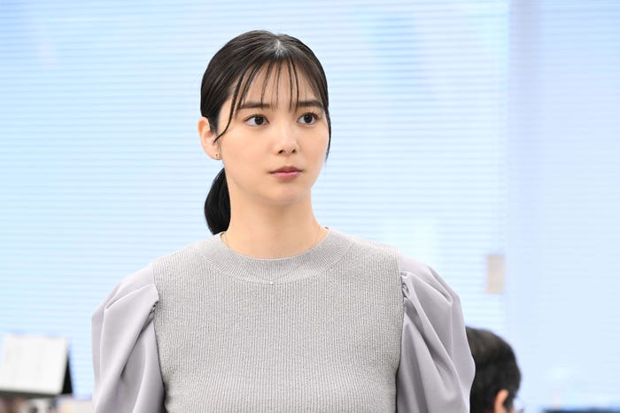 新川優愛(C)読売テレビ