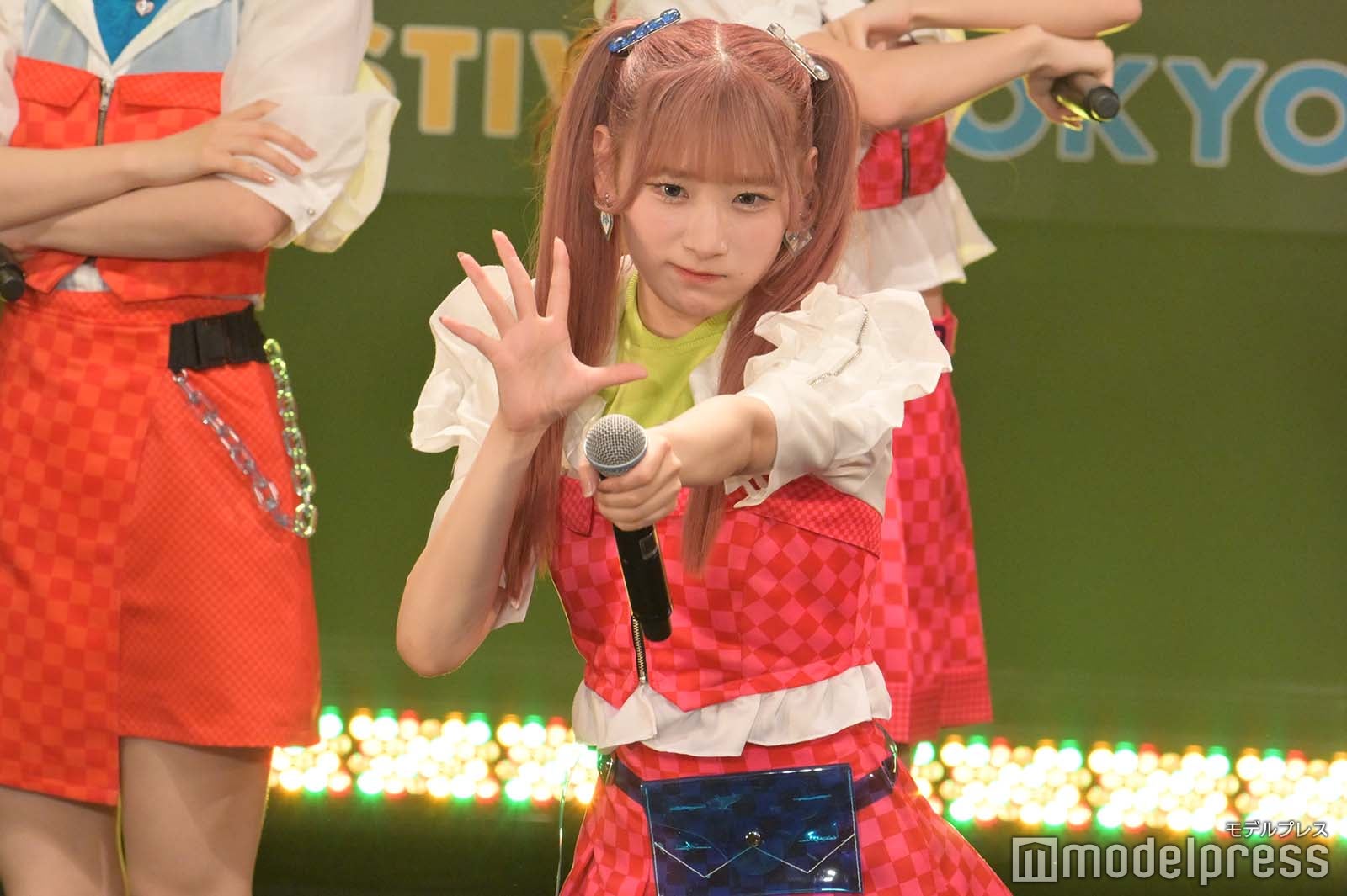 =LOVE （C）モデルプレス