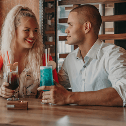 少しでも近づきたいッ 男が好きな女性にする 付き合いたいサイン モデルプレス