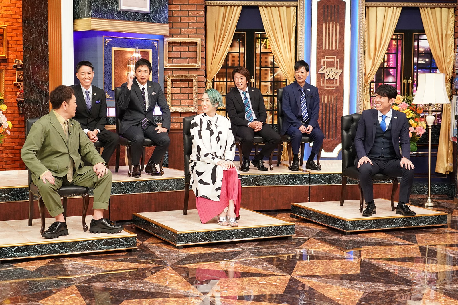 （前段左から）有田哲平、SHELLY、原田泰造（後段左から）福田充徳、徳井義実、堀内健、名倉潤 （C）日本テレビ