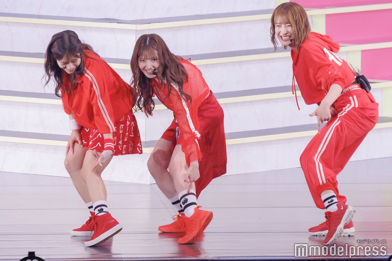 斉藤真木子、村山彩希、小嶋花梨（C）モデルプレス