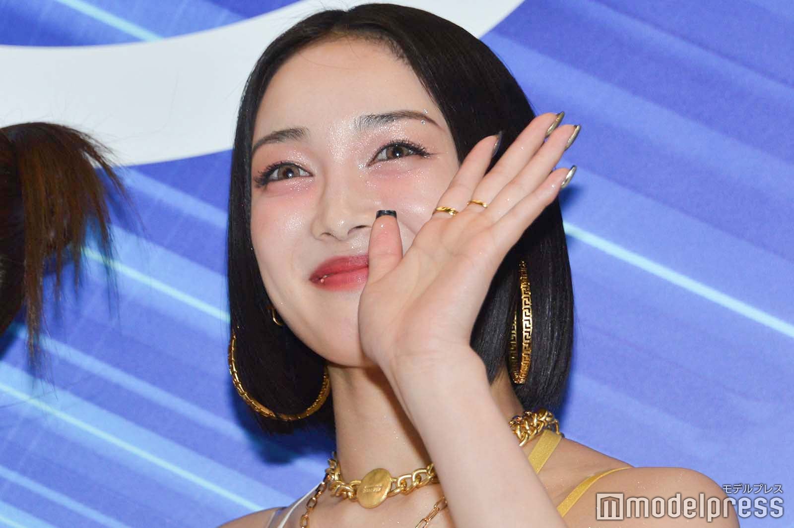 XG、日本初イベント降臨でファン殺到 美スタイル際立つ派手衣装