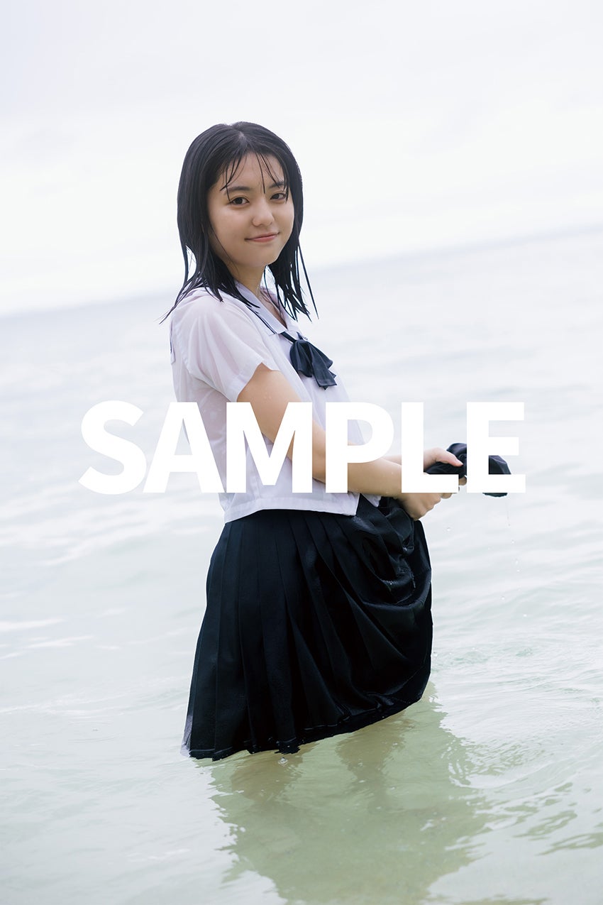 松島かのん1st写真集『ボクとかのん。』限定セット：アクリルスタンド使用カット／提供画像