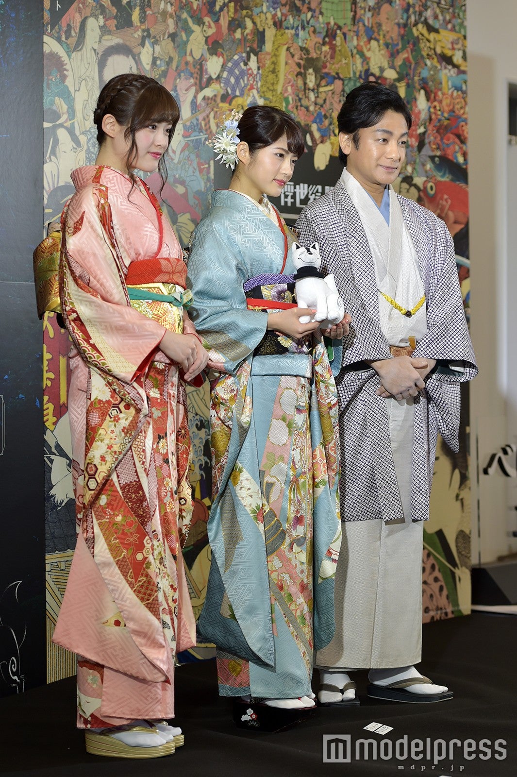 左から：松村沙友理、若月佑美、片岡愛之助（C）モデルプレス