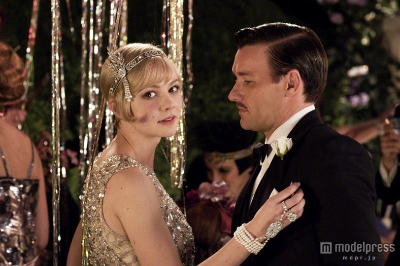 デイジーを演じたキャリー・マリガンと夫役のジョエル・エドガートン／(C)2013 Warner Bros. Entertainment Inc. All rights reserved.