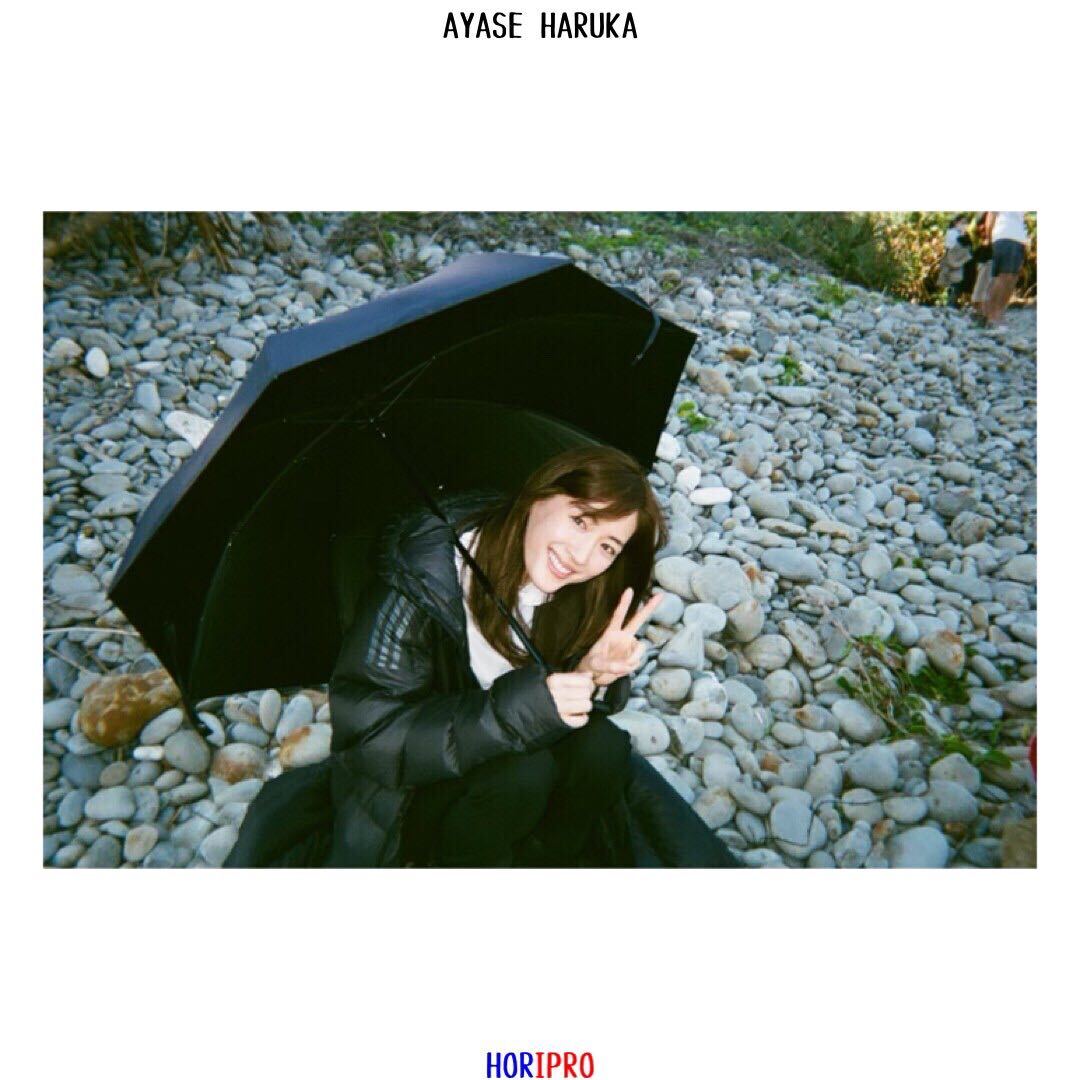 綾瀬はるか、貴重なオフショット公開