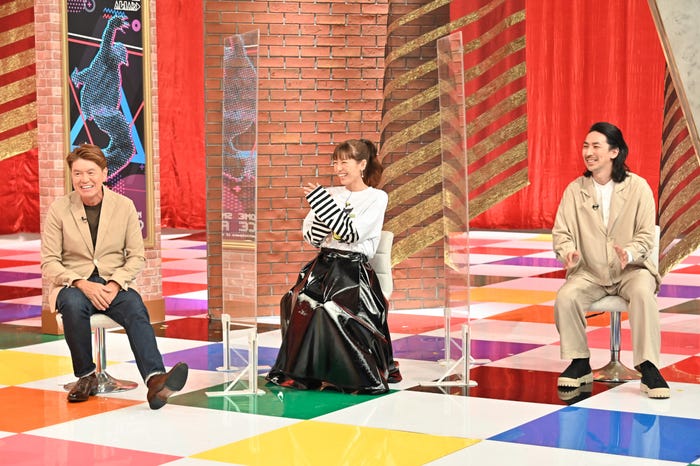 (左から)ヒロミ、若槻千夏、TAKAHIRO(C)TBS