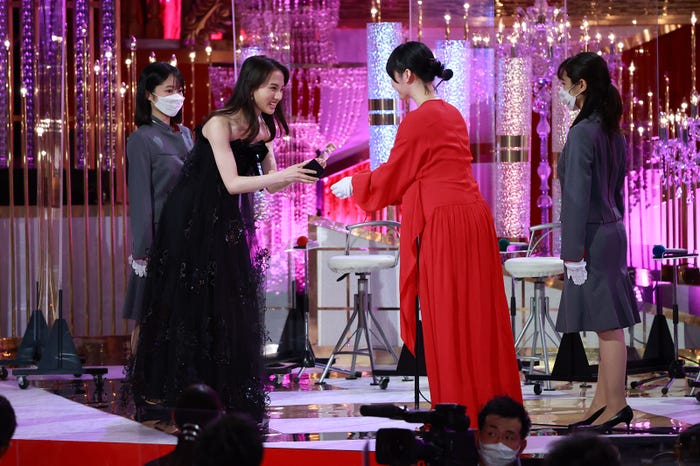 清原果耶、黒木華(C)東京写真記者協会