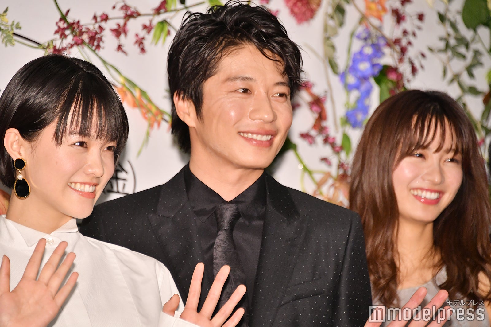 志田彩良、田中圭、岡崎紗絵 （C）モデルプレス