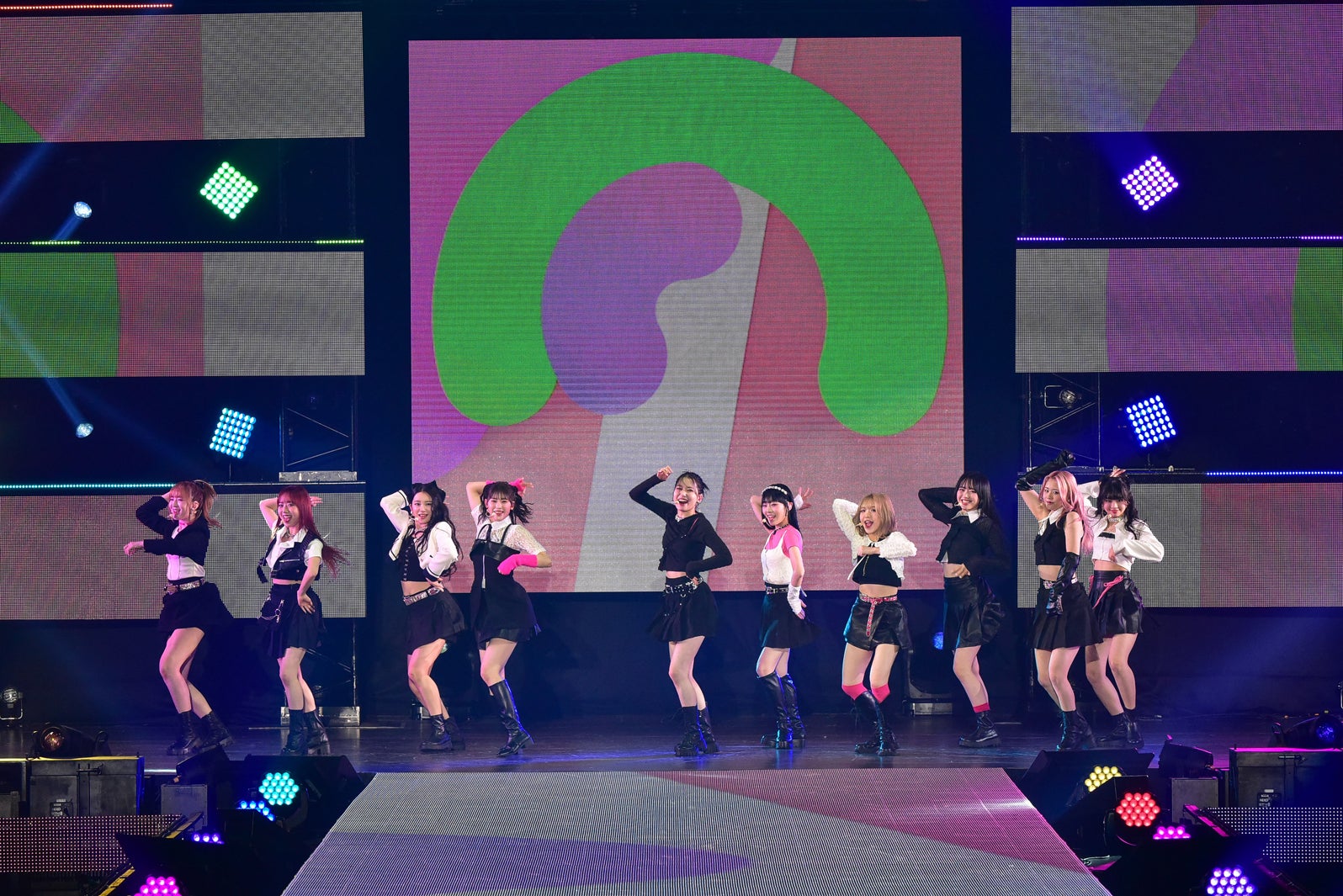 ME:I（C）Rakuten GirlsAward 2024 SPRING／SUMMER