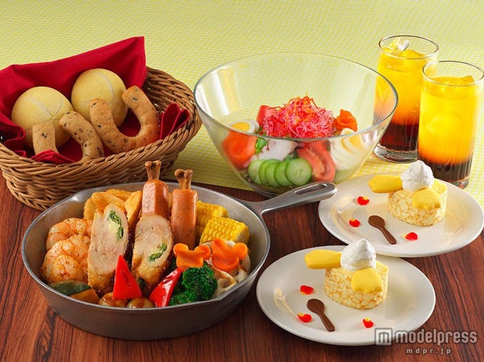 「ポリネシアンテラス・レストラン」大人ディナーメニュー(C)Disney