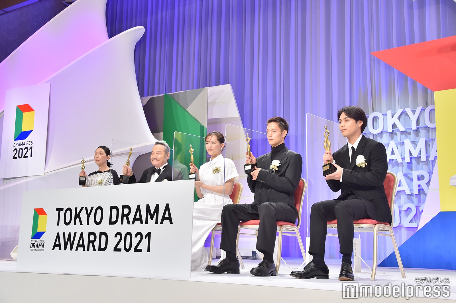 （左から）江口のりこ、西田敏行、綾瀬はるか、窪田正孝、柳楽優弥（C）モデルプレス