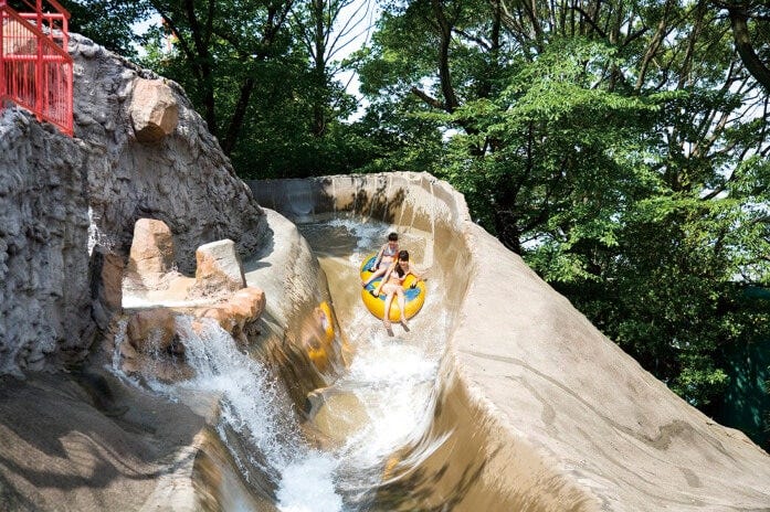 渓谷を下っていく「キャニオンライド」【料金】300円【制限】身長120cm以上＆体重80kg未満（2人乗りボートの場合は2人で合計140kg以下）