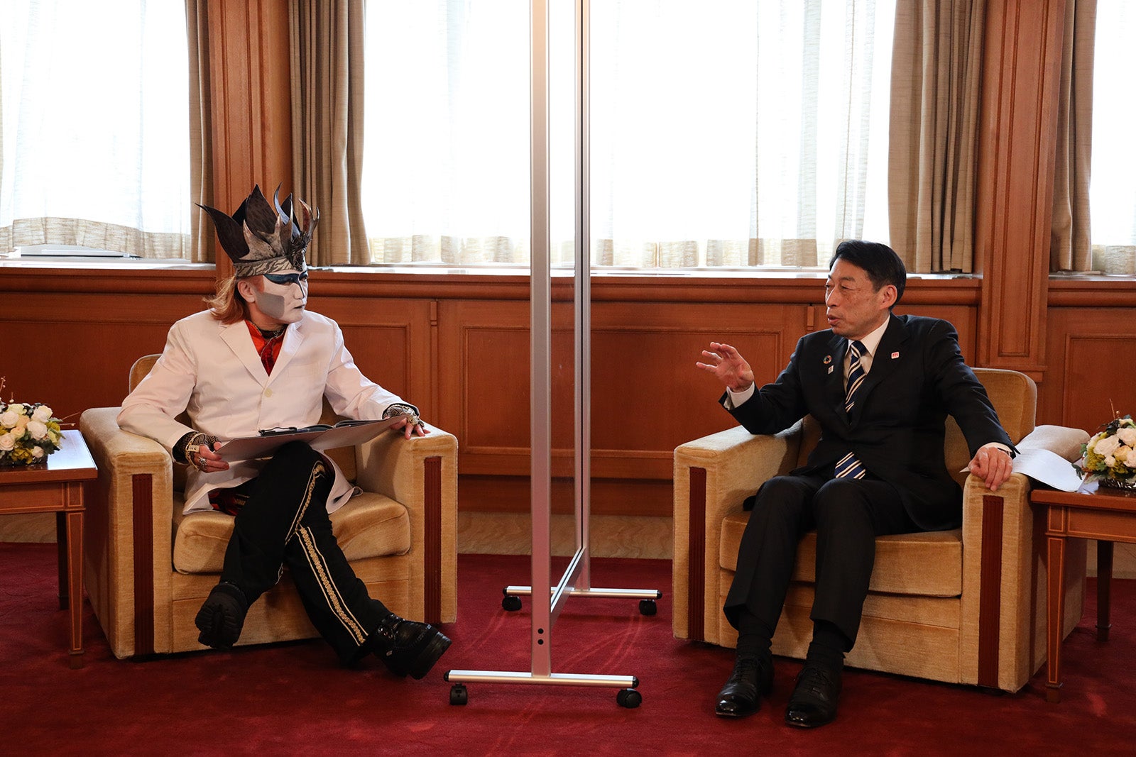 デーモン閣下、服部誠太郎福岡県知事（提供写真）