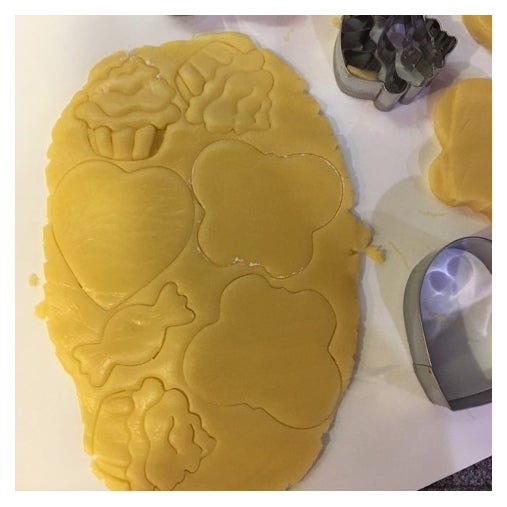 ぺこの手作り中のクッキー／ぺこオフィシャルブログ（Ameba）より