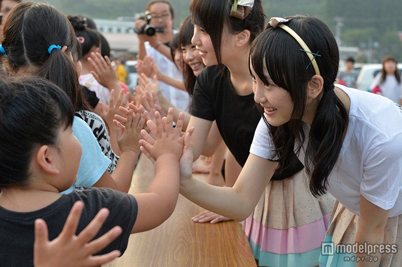 「『誰かのために』プロジェクト」／2013年（C）AKS