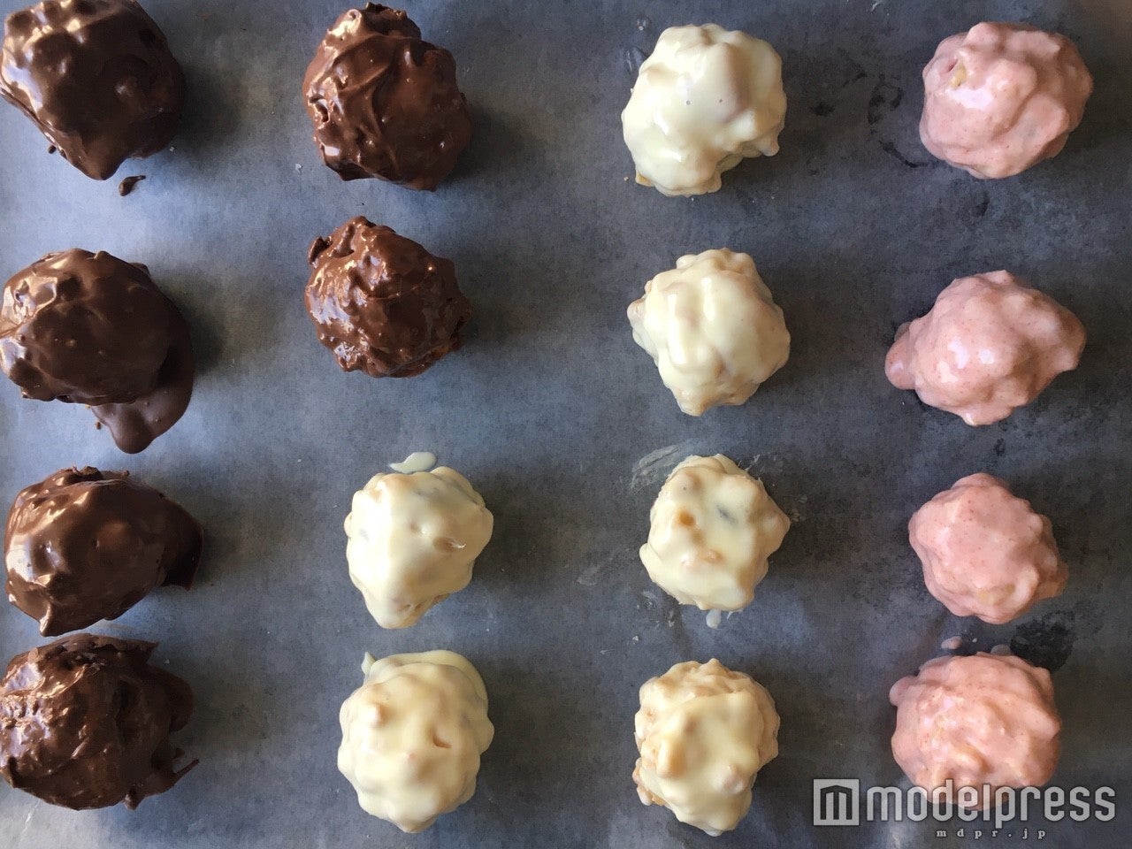 冷やして固めたらいよいよデコレーション／画像提供：柏原歩