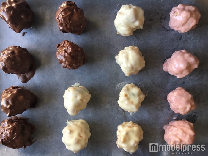 冷やして固めたらいよいよデコレーション/画像提供:柏原歩