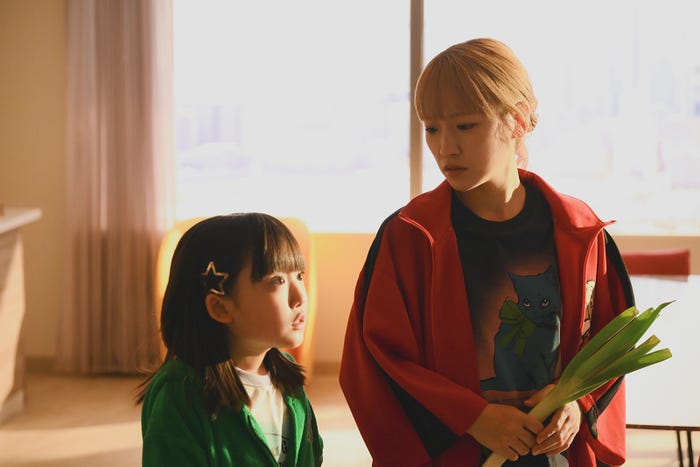 池村碧彩、川栄李奈「フェイクマミー」第5話(C)TBS