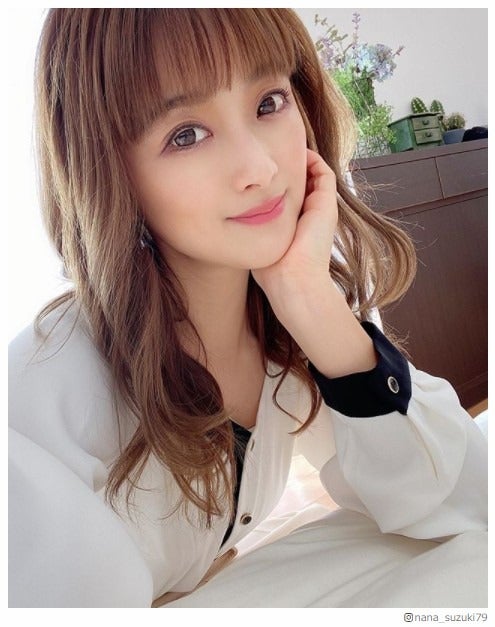 “清楚美人”鈴木奈々に絶賛の声「どんどん美しく」「ギャップすごい」