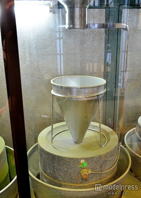 お茶を挽く機械で挽いた／画像提供：野田屋茶店