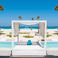 ニッキ・ビーチ プールサイド/画像提供:ドバイ政府観光局