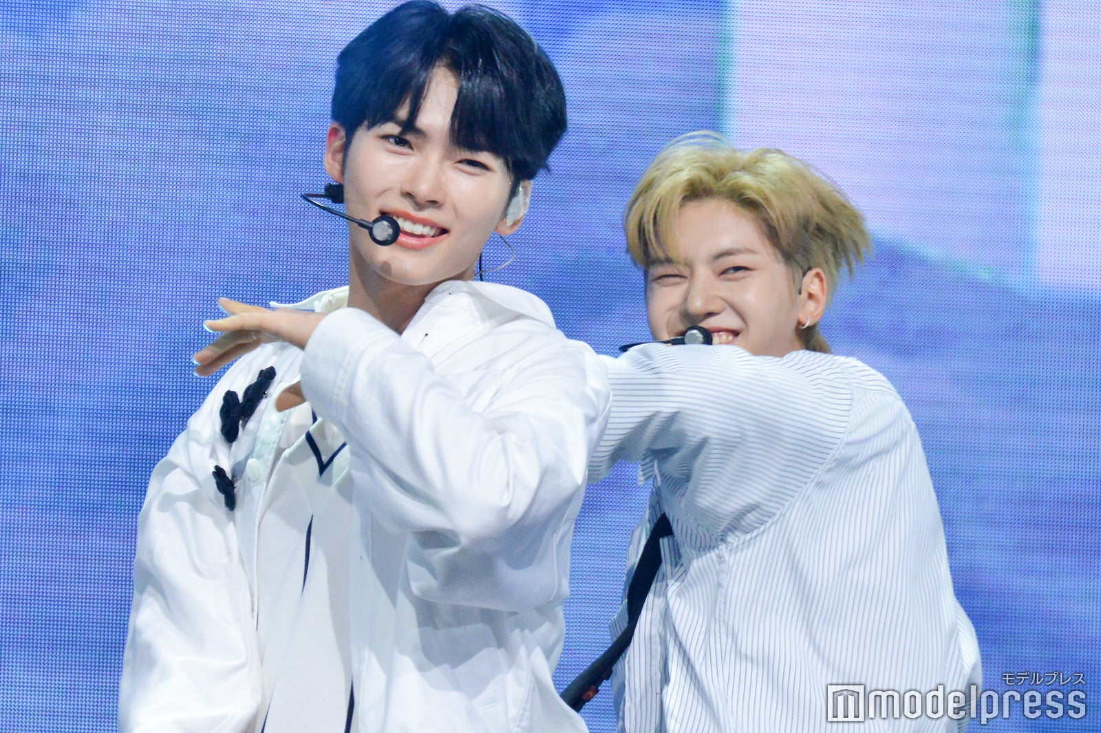 ソン・ハンビン、ソク・マシュー「In Bloom」パフォーマンスより（C）モデルプレス