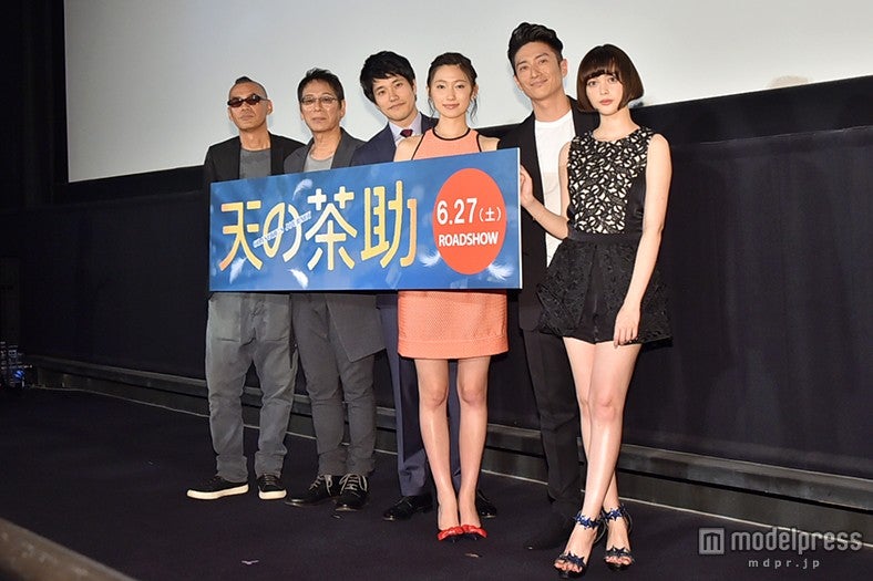 映画『天の茶助』完成披露舞台挨拶（左から）SABU監督、大杉漣、松山ケンイチ、大野いと、伊勢谷友介、玉城ティナ