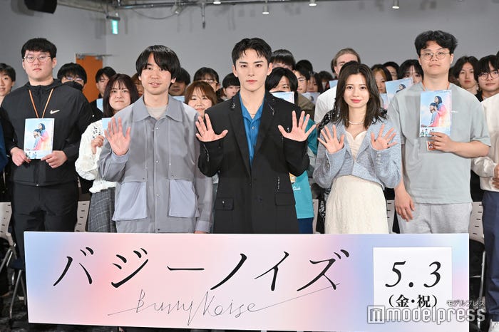 風間太樹監督、川西拓実、桜田ひより(C)モデルプレス