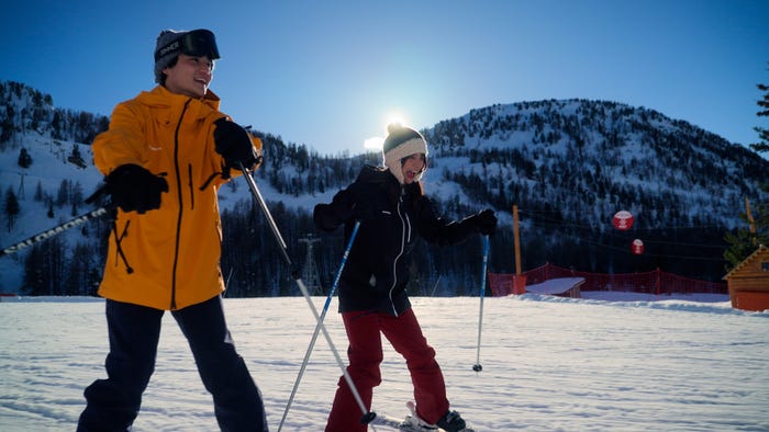 ケンスケ、ナナミのスキーお出かけ/Netflixリアリティシリーズ「オフライン ラブ」(提供写真)