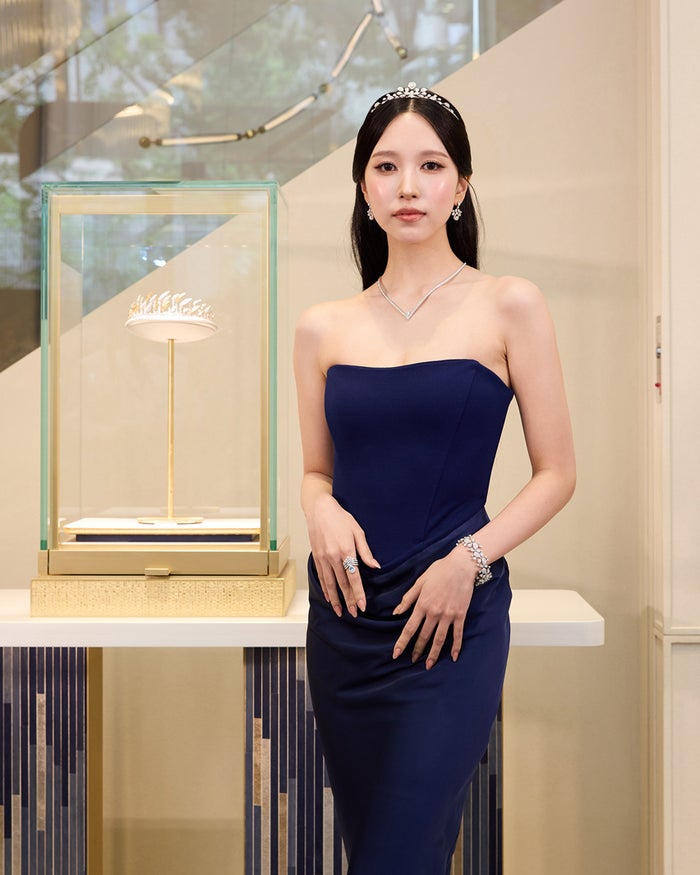 TWICEミナ、美デコルテ際立つドレス姿で大阪に降臨「ショーメ」贈りたい相手＆家族旅行のエピソード明かす