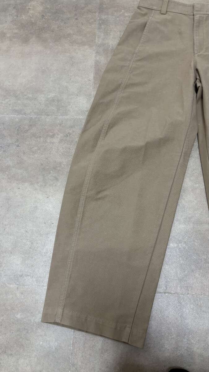 ユニクロジャージーバレルレッグパンツ ユニクロジャージーバレルレッグパンツのカーブシルエット