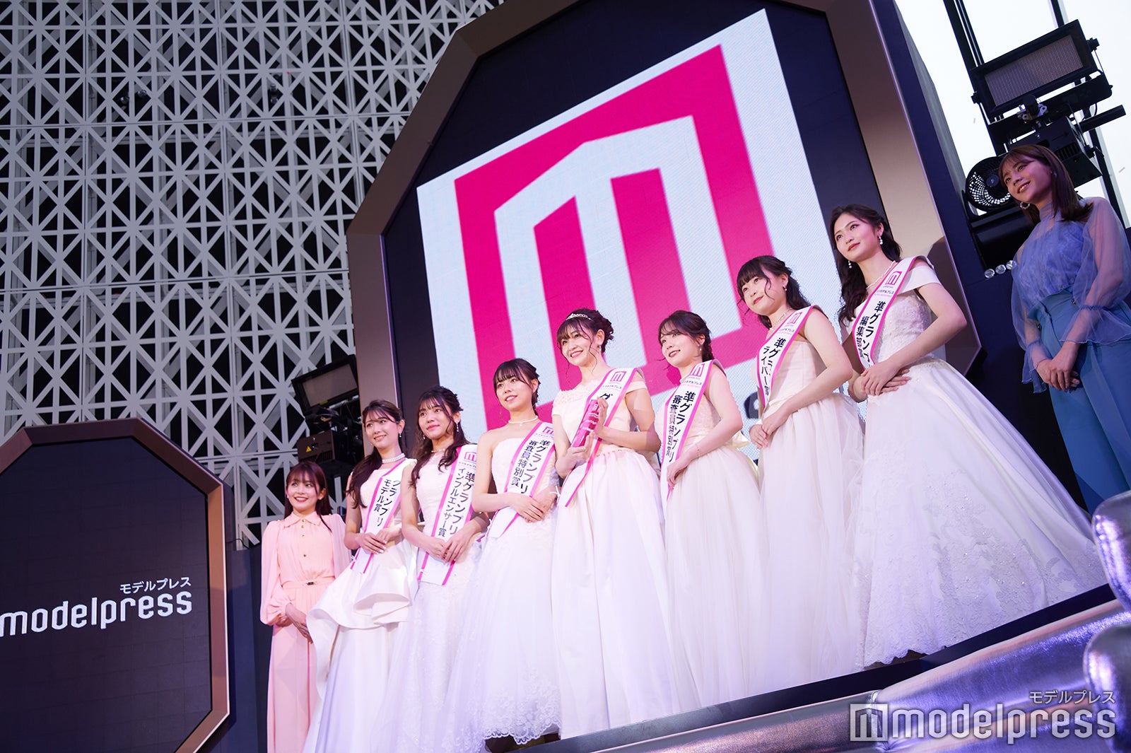 「ミスモデルプレス」「ミスターモデルプレス」表彰式の様子 （C）モデルプレス