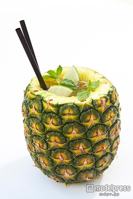 メガパインモヒート2，000円／画像提供：東京ミッドタウン