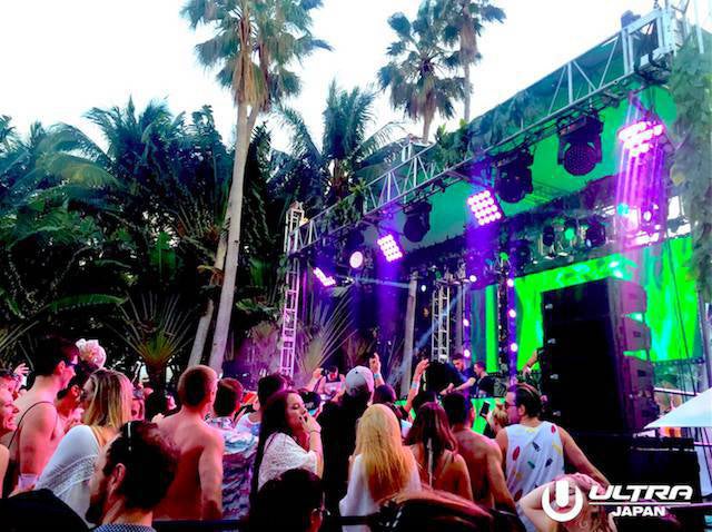プールステージ／画像提供：ULTRA JAPAN 2016 広報事務局