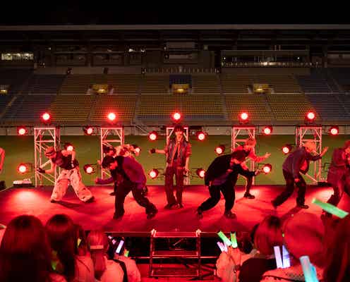 超特急、無料招待イベントに1万2千人殺到  ユニバーサルミュージックとの“連結”で「夢の東京ドームに向かって走って行きたい」<超特急×ユニバーサルミュージック 連結記念イベント>