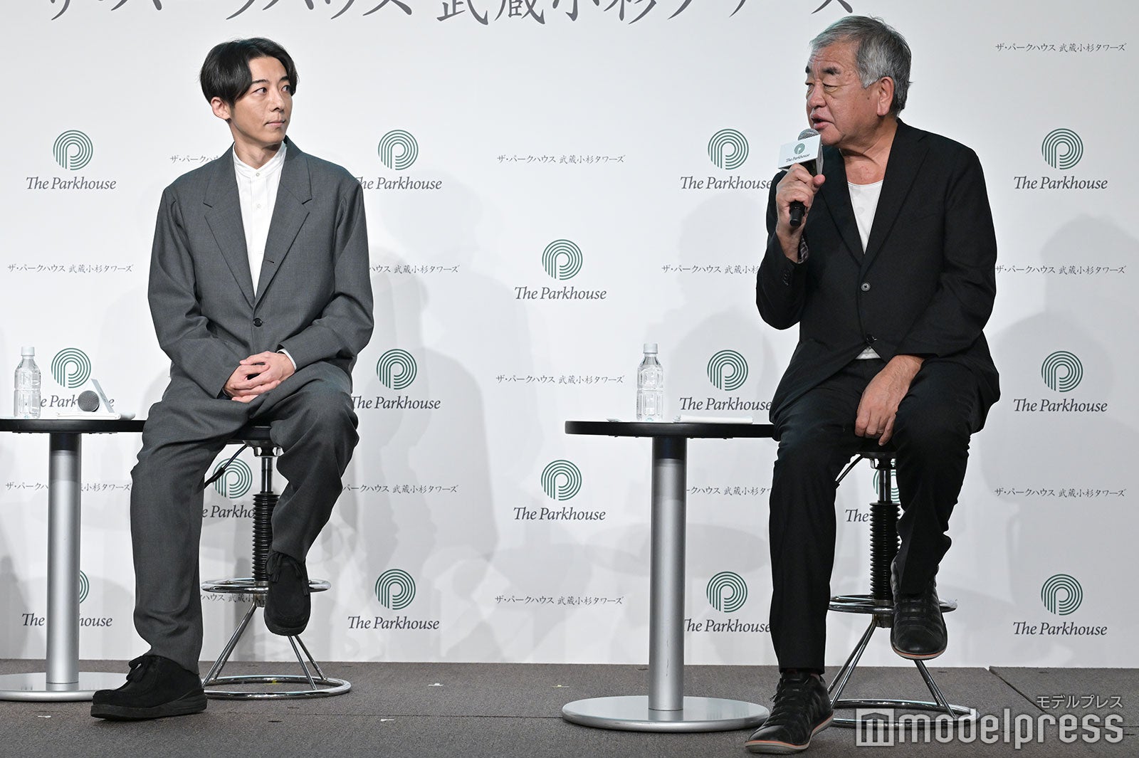 （左）高橋一生（C）モデルプレス