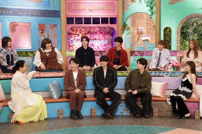 前列左から:いとうあさこ、吉田仁人、佐野勇斗、塩崎太智、指原莉乃/後列左から:福田麻貴(3時のヒロイン)、かなで(3時のヒロイン)、山中柔太朗、曽野舜太、若槻千夏、森香澄(C)フジテレビ