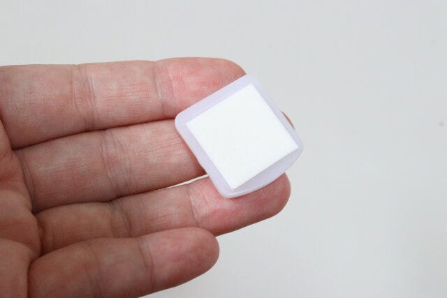 やわらかスポンジホルダー（粘着タイプ）　粘着テープ