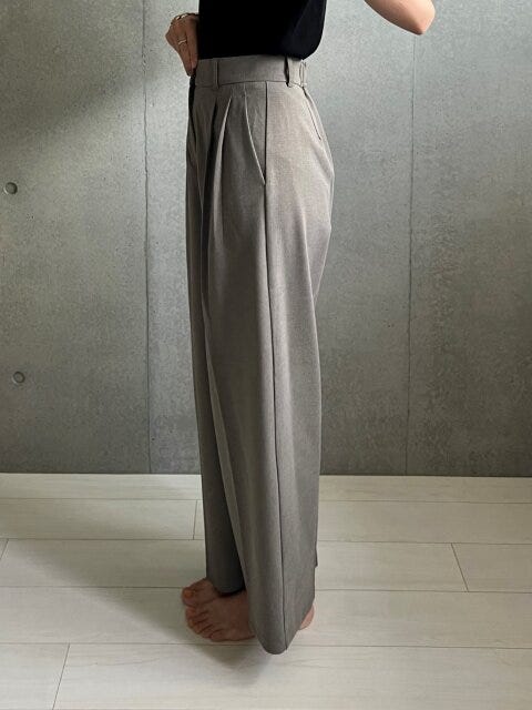 GU　タックワイドパンツ　横
