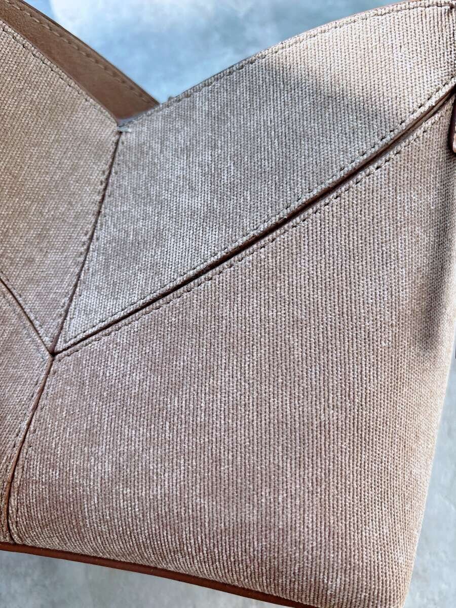 ZARA　ステッチ入りミニショッパー　生地感