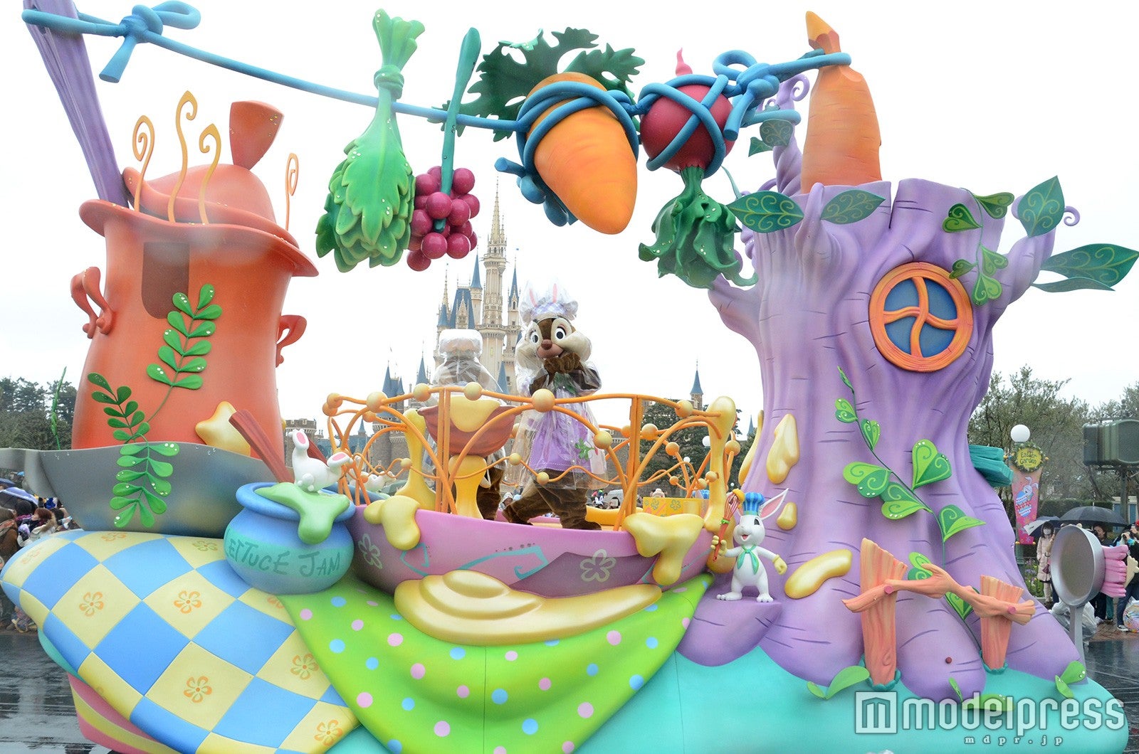 「ヒッピティ・ホッピティ・スプリングタイム」雨天バージョン（C）モデルプレス