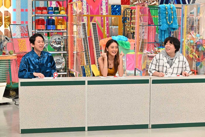 (左から)有吉弘行、みちょぱ、草薙航基(C)テレビ朝日