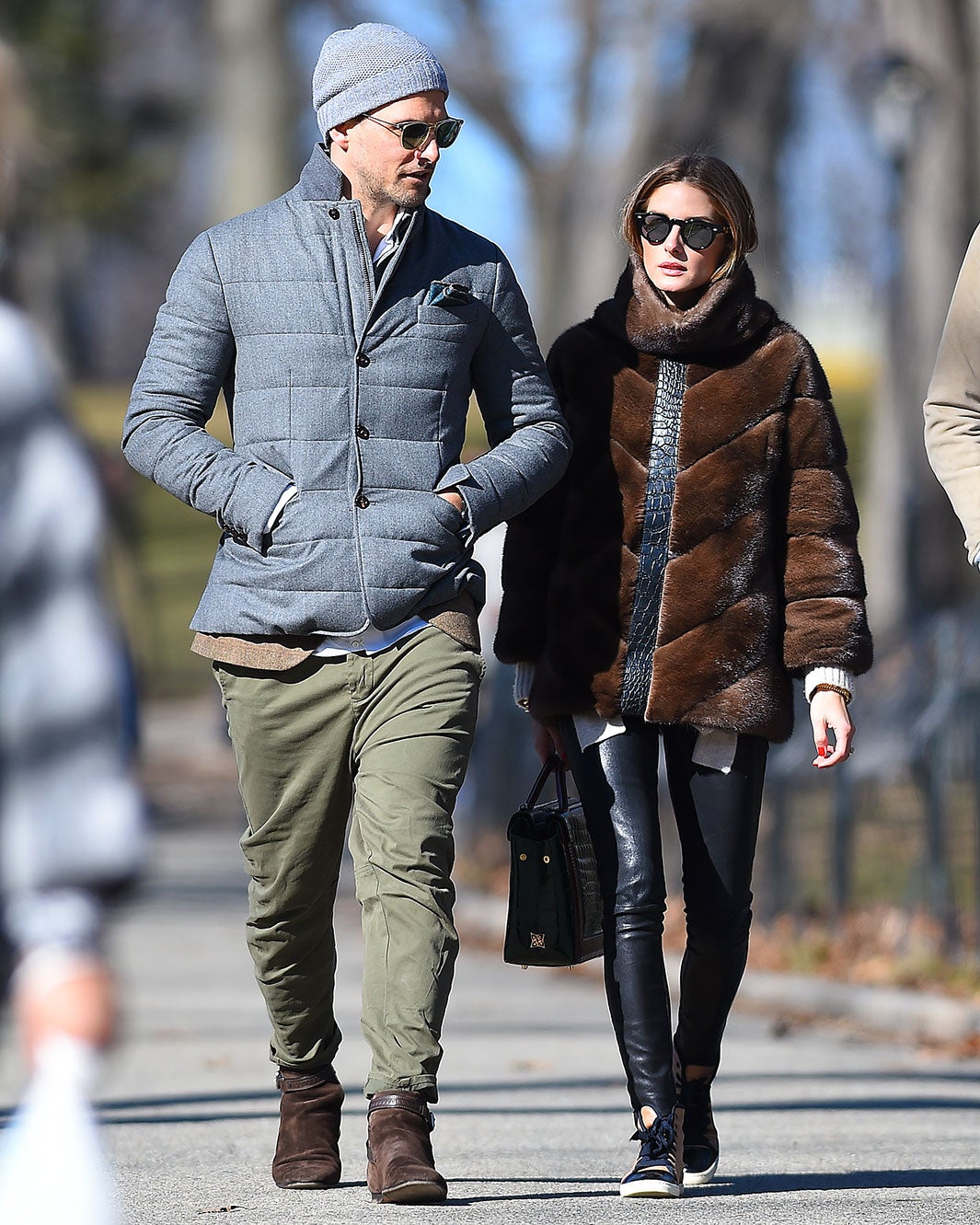 珍しいファー素材とブラウンカラーのダウンジャケット（C）TOPLOG