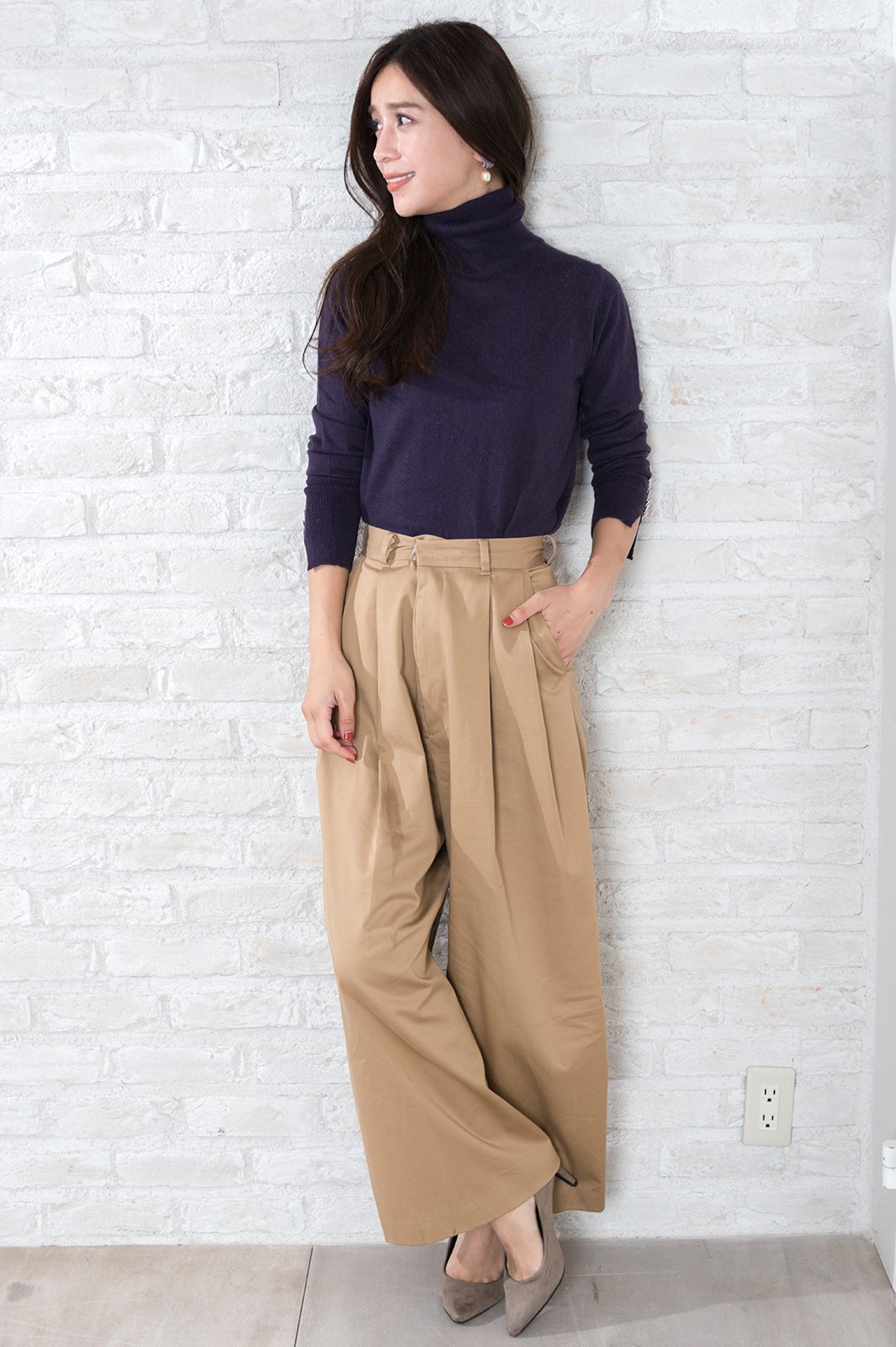 今秋気になるカラーニットを使ってコーデした丸山さん。