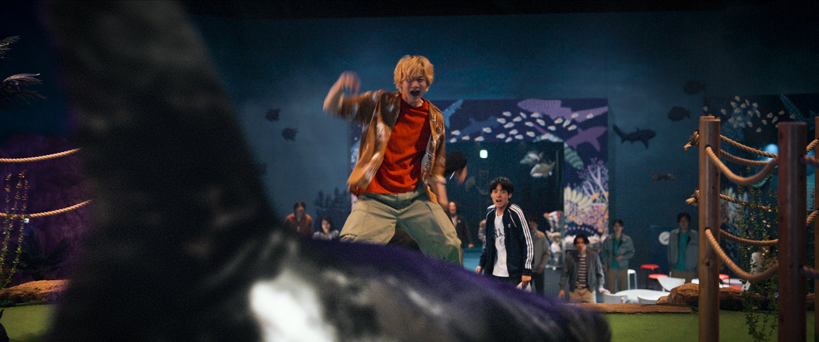 柳俊太郎、赤楚衛二（C）麻生羽呂・高田康太郎・小学館／ROBOT