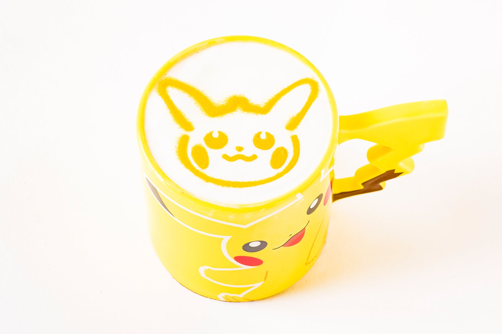 ピカチュウのハロウィンマロンラテ（ホット）918円／画像提供：エスエルディー