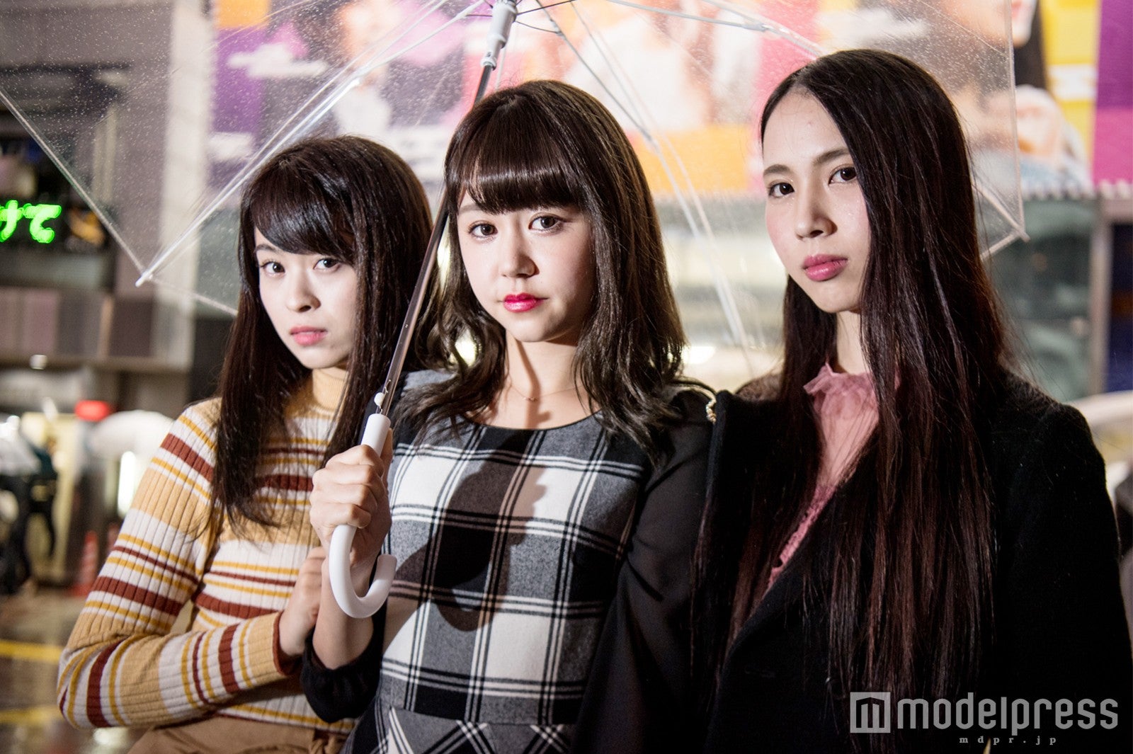 （左から）相沢りんな、流川るな、李璃（C）モデルプレス